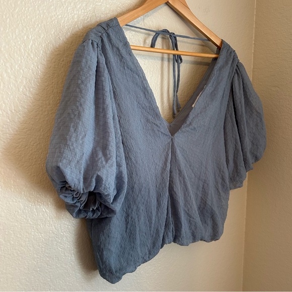 NWT, ASTR The Label Textured Tie Back Puff Sleeve V-Neck Cropped Blue Blouse, XL - Picture 3 of 6